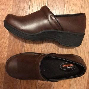 Comfortable clog shoes
